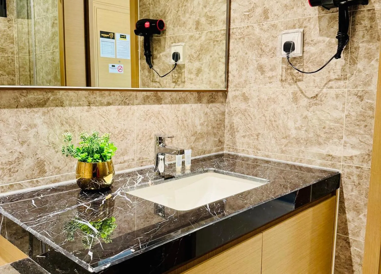 ג'והור בהרו R&F Princess Cove By Homefort Suites
